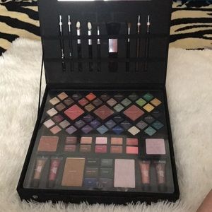 ▪️SOLD▪️NWT Full Ulta make up kit.